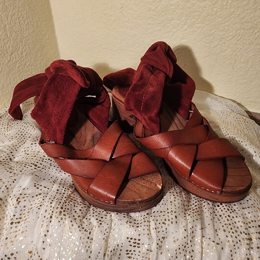 New Free People Emmy wrap wooden clogs w/ suede ties, size 36